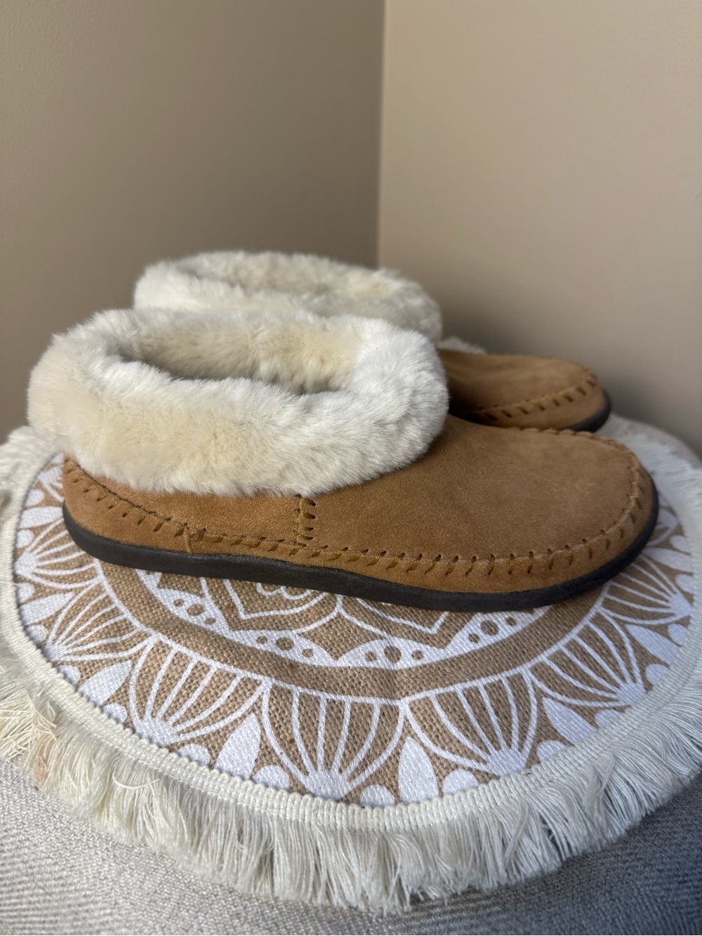 NATURAL REFLECTIONS Women's Suede Moccasin Slippers Faux Fur Lined Size 7